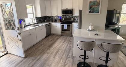 2-bedroom house in the villages with golf course view and included golf cart!