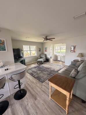 TV, fireplace - 2-bedroom house in the villages with golf course view and included golf cart! (Lady Lake)