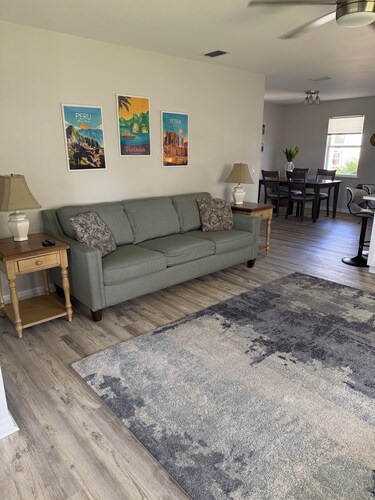 2-bedroom house in the villages with golf course view and included golf cart!