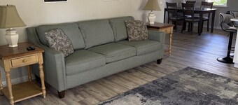 2-bedroom house in the villages with golf course view and included golf cart!