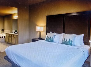 2 bedrooms, in-room safe, desk, iron/ironing board