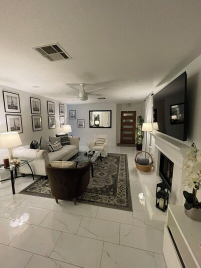 Cozy South Austin 3BR with Spacious Backyard Perfect for Relaxing & Entertaining