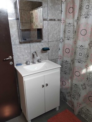 Towels, soap, toilet paper - REFUGIO MENDOZA. En Godoy Cruz, Mendoza, Argentina (Godoy Cruz)