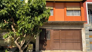 Exterior detail - REFUGIO MENDOZA. En Godoy Cruz, Mendoza, Argentina (Godoy Cruz)