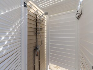 Bathroom - Steps to the Beach. 4 Bedrooms. Occupancy 10 (Town Bank)