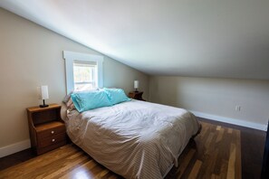 2 bedrooms, iron/ironing board, WiFi, bed sheets - The Lookout at Buckleberry View, EV Charging (Spring Mills)
