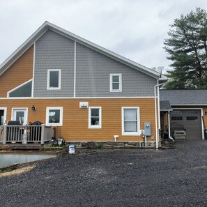 Exterior - The Lookout at Buckleberry View, EV Charging (Spring Mills)