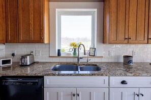 Private kitchen - The Lookout at Buckleberry View, EV Charging (Spring Mills)