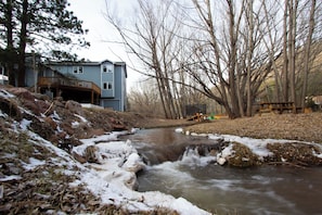 Property grounds - Creekside Colorado Retreat - Family Friendly (Cascade-Chipita Park)