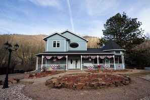 Exterior - Creekside Colorado Retreat - Family Friendly (Cascade-Chipita Park)