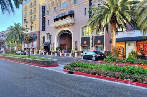 New Modern Condo in Heart of Santana Row w/Theater