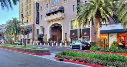 New Modern Condo in Heart of Santana Row w/Theater