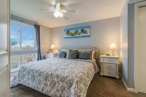 2 bedrooms, iron/ironing board, WiFi, bed sheets - Makai 602 (Ocean City)