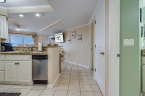 Fridge, microwave, oven, stovetop - Makai 602 (Ocean City)