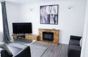 Living area - Abe’s Home (London)