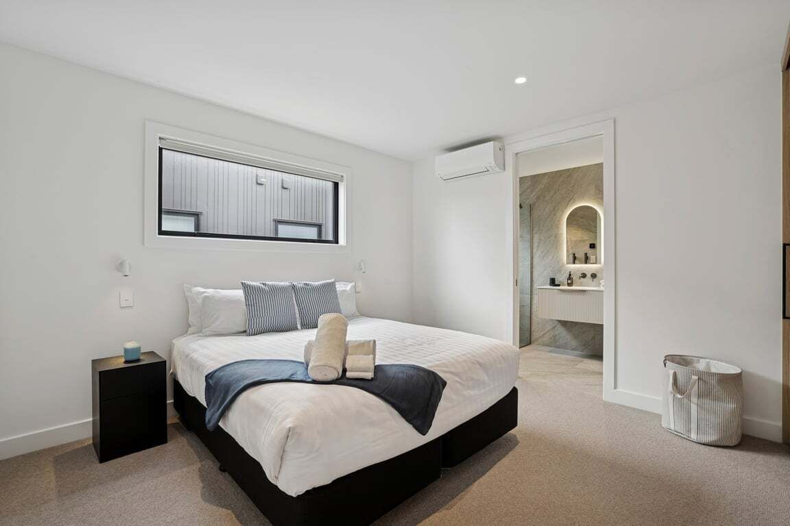 4 bedrooms, iron/ironing board, bed sheets