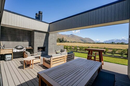 Rubus Street Residence | Brand-New 4 Bedroom, 4 Bathroom Retreat in Wanaka