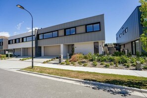 Exterior - Rubus Street Residence | Brand-New 4 Bedroom, 4 Bathroom Retreat in Wanaka (Wanaka)