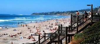 Beachfront Condo w/pool/jacuzzi/grill/bogie boards/beach chairs/umbrella/parking