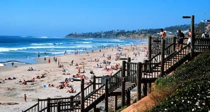 Beachfront Condo w/pool/jacuzzi/grill/bogie boards/beach chairs/umbrella/parking