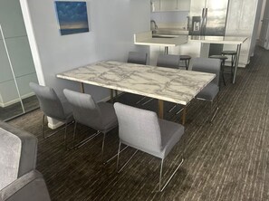 Dining - Beachfront Condo w/pool/jacuzzi/grill/bogie boards/beach chairs/umbrella/parking (San Diego)