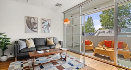 Funky townhouse - rooftop with city views