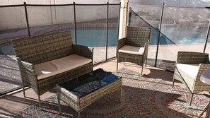 Outdoor pool, a heated pool - 4-bedroom house with a heated pool and spa in north Phoenix (Phoenix)