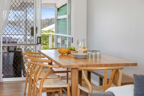 Dining - Alma Beach Haven - Family home (North Haven)