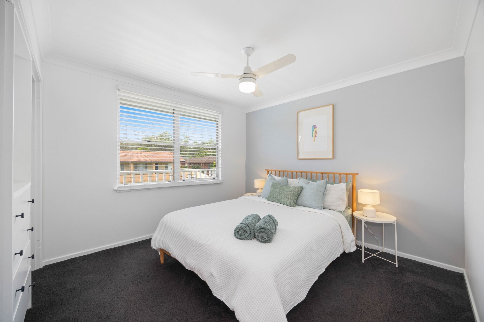 4 bedrooms, desk, iron/ironing board, bed sheets