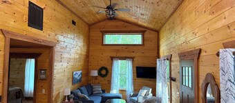 NEW-Gorgeous Custom Built Cabin - Near Fall Creek Falls - 3 BR - 2BA - Sleeps 8