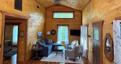 NEW-Gorgeous Custom Built Cabin - Near Fall Creek Falls - 3 BR - 2BA - Sleeps 8