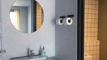 Shower, free toiletries, hair dryer, towels