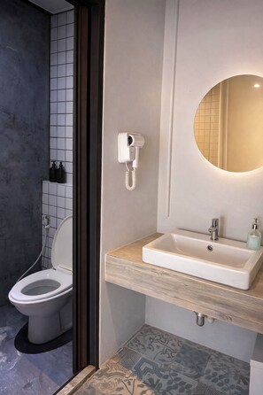 Shower, free toiletries, hair dryer, towels