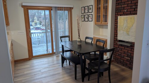 Narragansett Retreat – Full House Near Beach + A/C