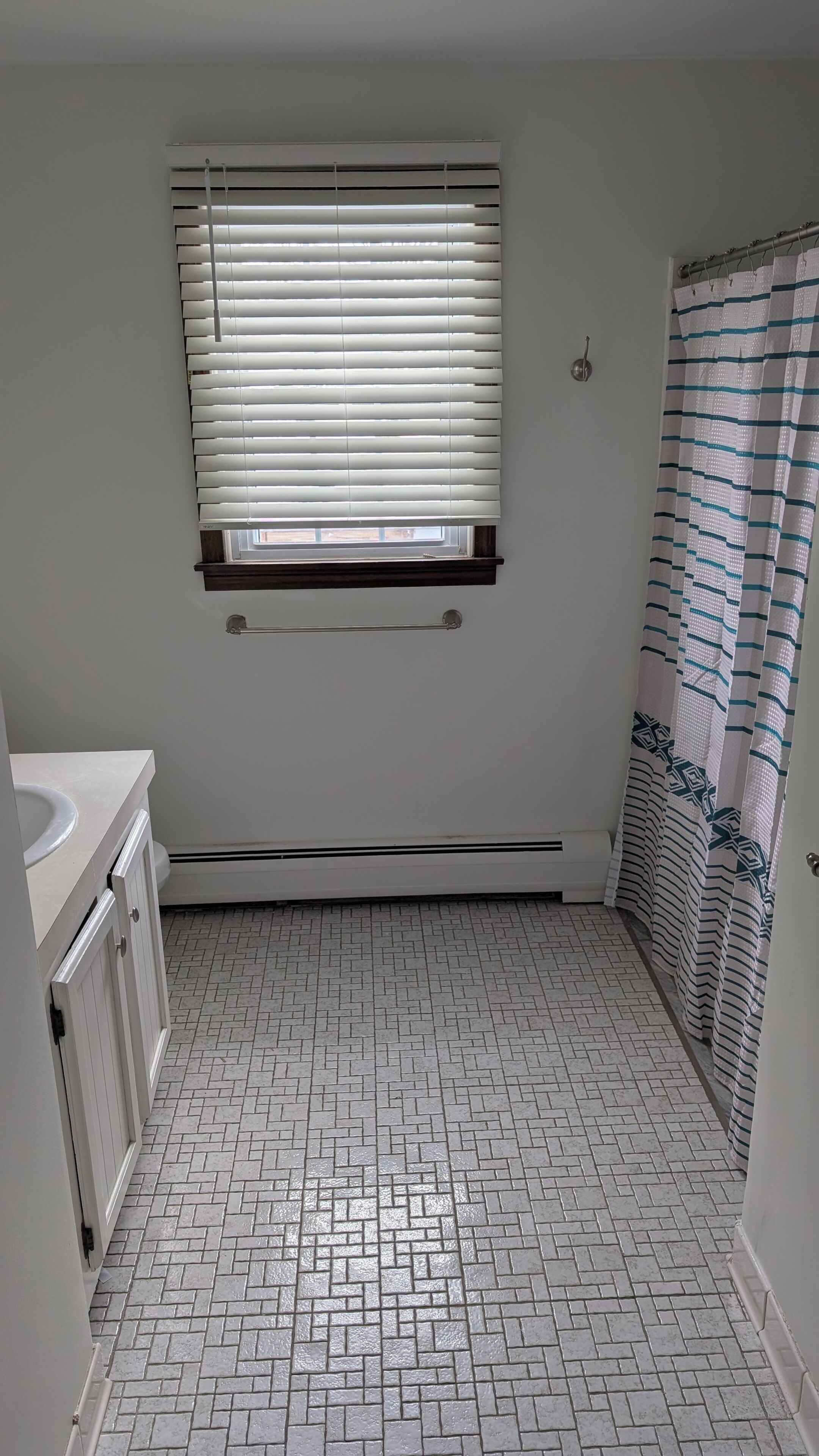 Dusj, hårføner, håndklær og såpe