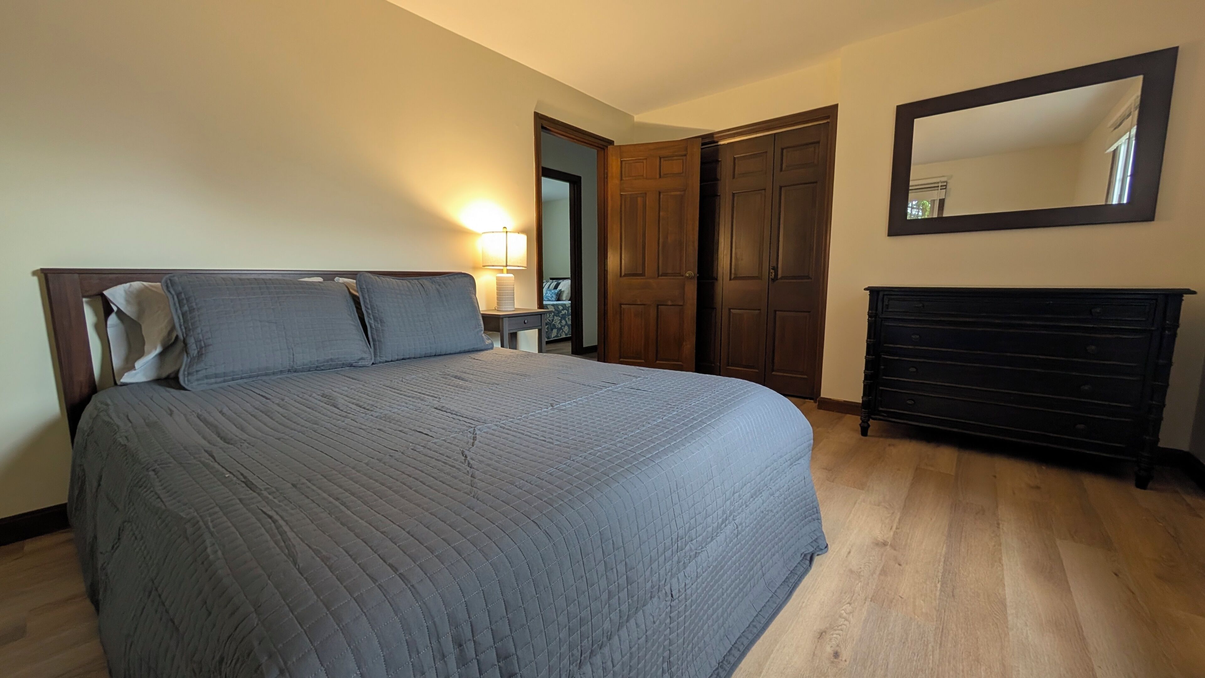 3 bedrooms, iron/ironing board, WiFi (free), bed sheets