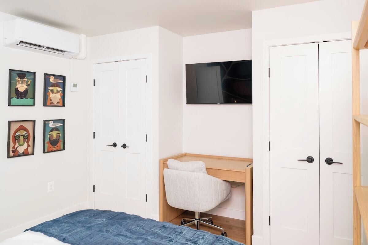 Strykjärn/strykbräda, wi-fi och sängkläder