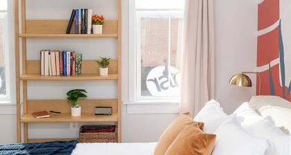 Pint-Sized on Poplar - Contemporary Cambridge Apartment Across from RAR Brewing