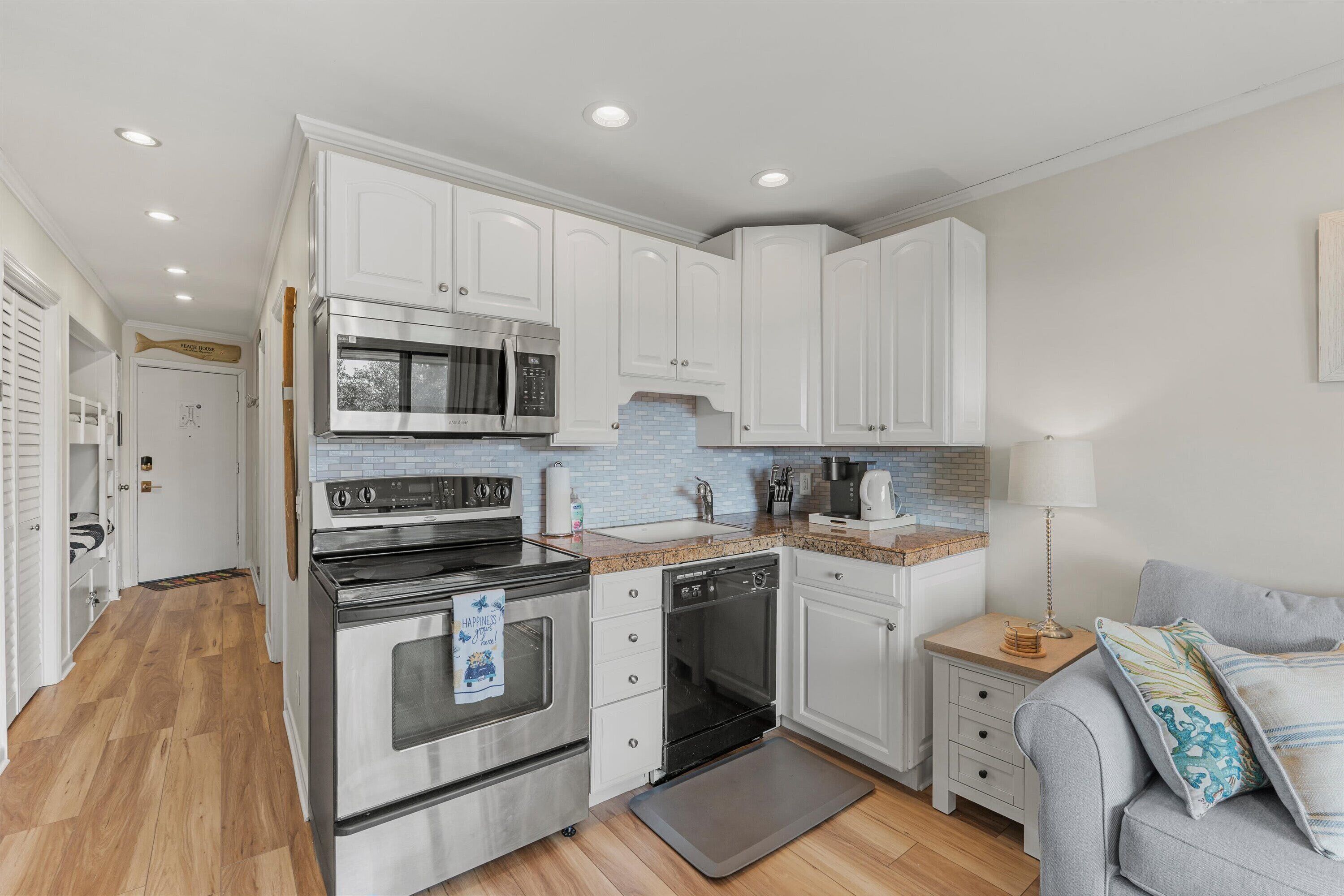 冰箱、微波炉、烤箱、炉灶