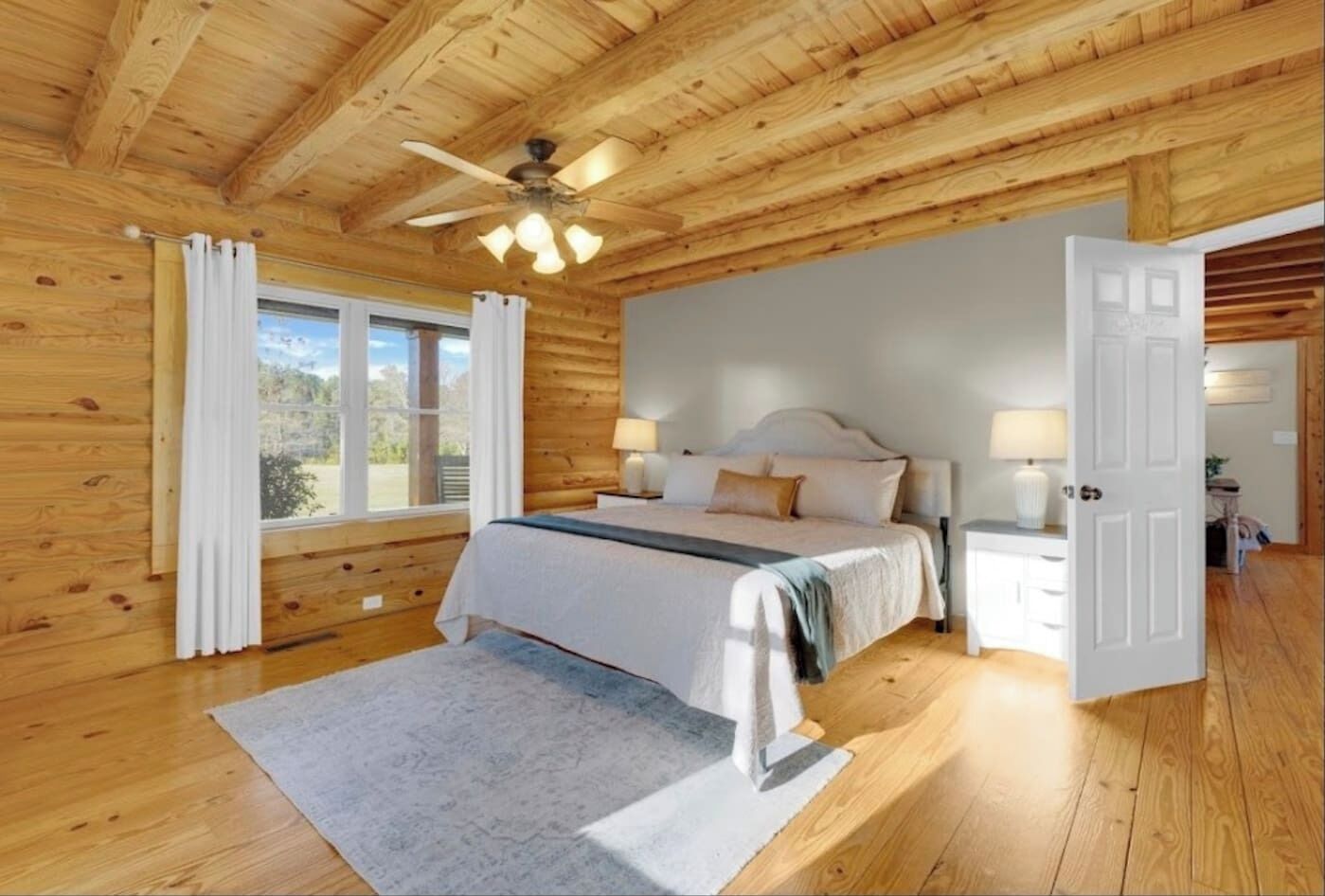 Tabla de planchar con plancha, wifi, ropa de cama