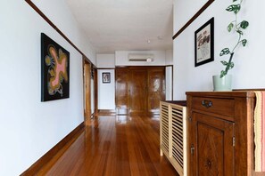 Interior - Art Deco Home - Walk to Manubread and Star Cinema (Invermay)