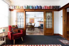 Interior - Art Deco Home - Walk to Manubread and Star Cinema (Invermay)