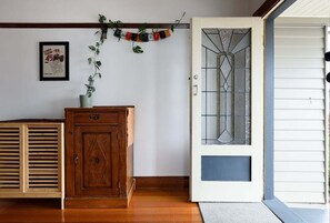 Interior - Art Deco Home - Walk to Manubread and Star Cinema (Invermay)