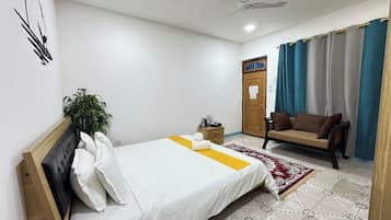 Comfort Double Room | Laptop workspace, iron/ironing board, free WiFi