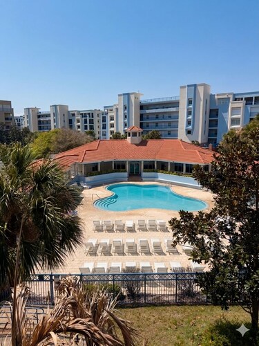 Ocean Walk Condo: Classy Beachy Retreat in charming New Smyrna Beach