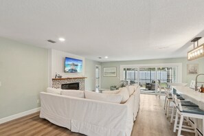 Smart TV - Tee to Sea Retreat - Inside TPC Sawgrass Gated Community, Ponte Vedra Beach  (Palm Valley)