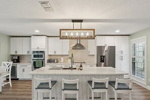 Private kitchen - Tee to Sea Retreat - Inside TPC Sawgrass Gated Community, Ponte Vedra Beach  (Palm Valley)