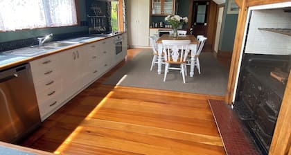 Trevelmond 5 bedroom villa ,only a few minutes walk to Havelock North village.