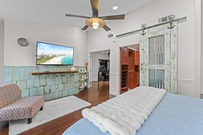 3 bedrooms, iron/ironing board, WiFi, bed sheets - Private Palm Harbor Home H/Pool, Hot Tub, Tiki Bar, Putting Green and More! (Palm Harbor)