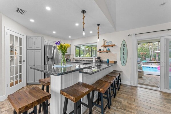 Private kitchen - Private Palm Harbor Home H/Pool, Hot Tub, Tiki Bar, Putting Green and More! (Palm Harbor)